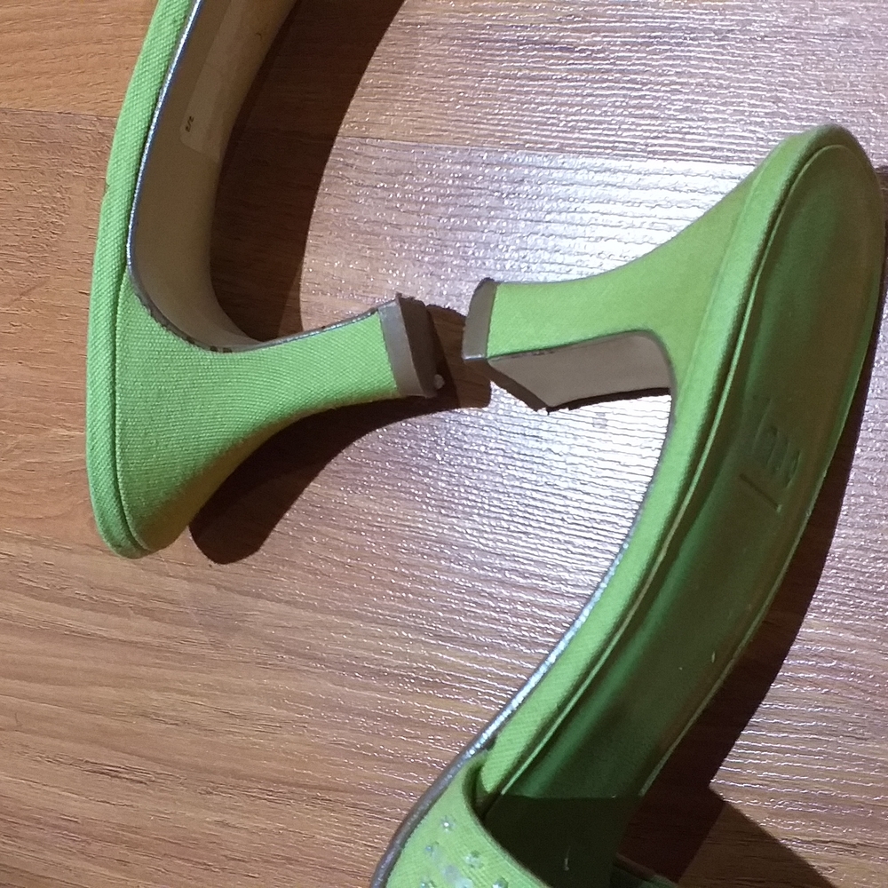 Shoes - Picture 4 of 6